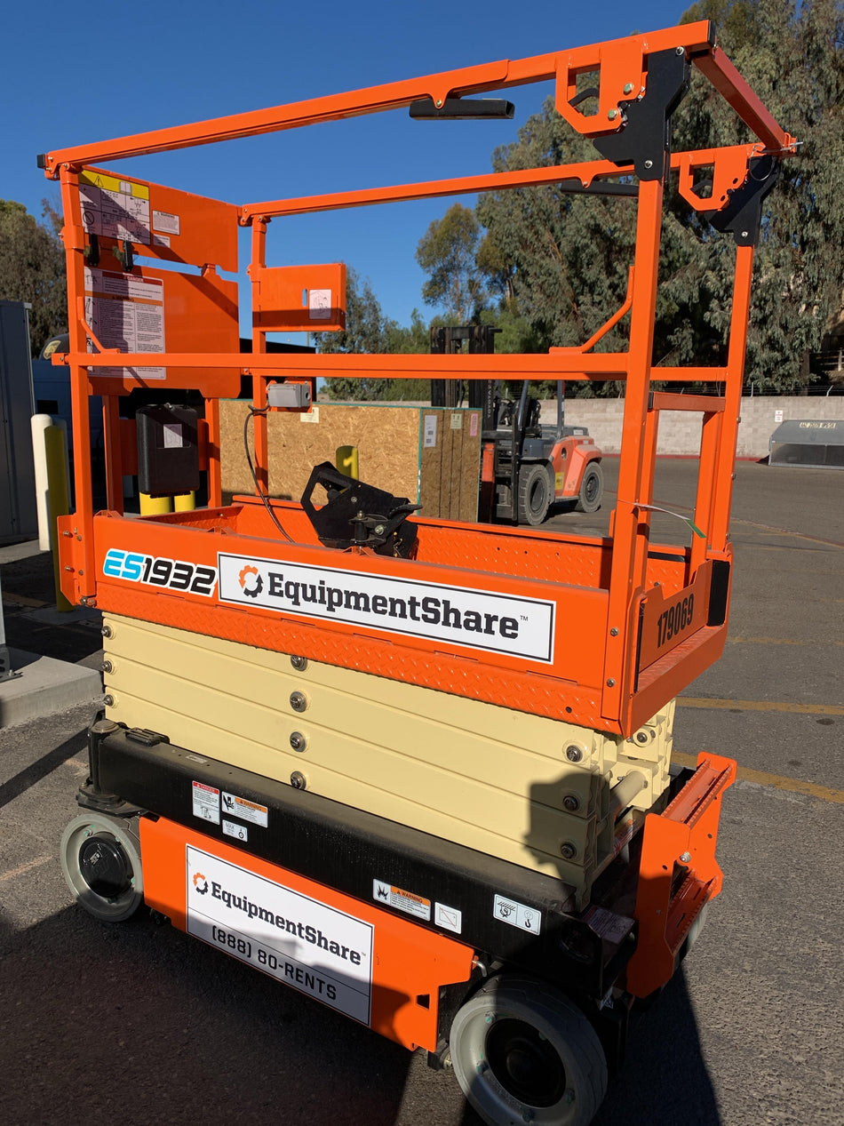 2021 JLG ES1932