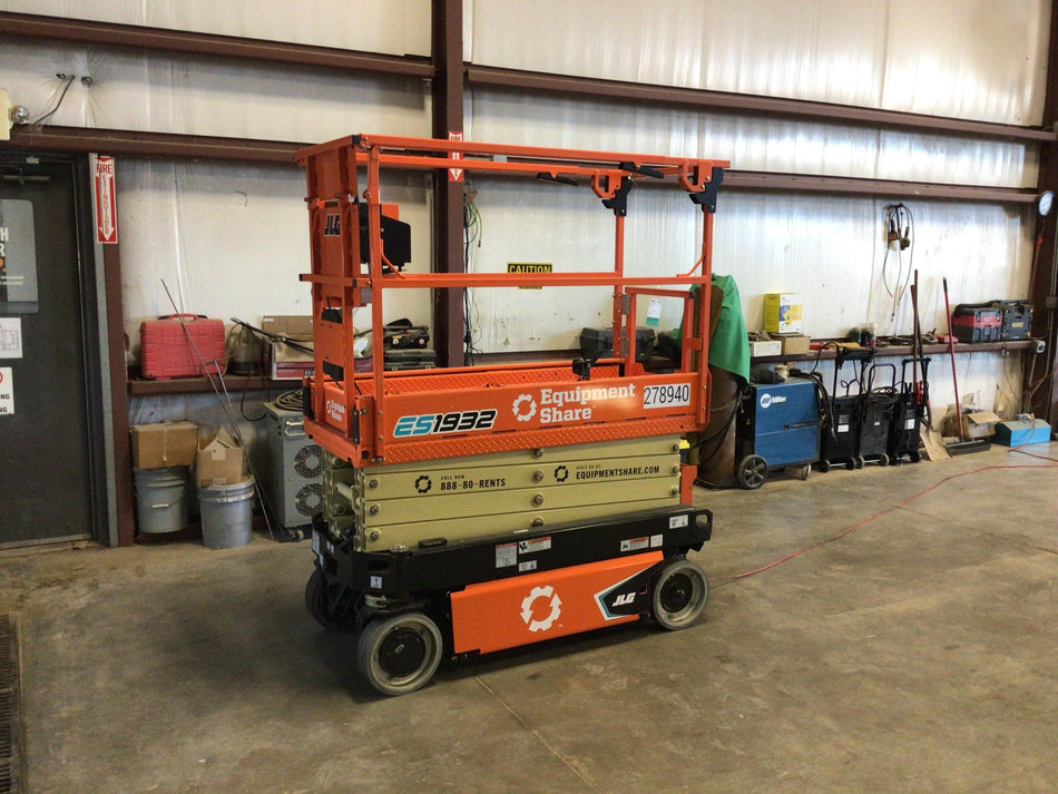 2022 JLG ES1932
