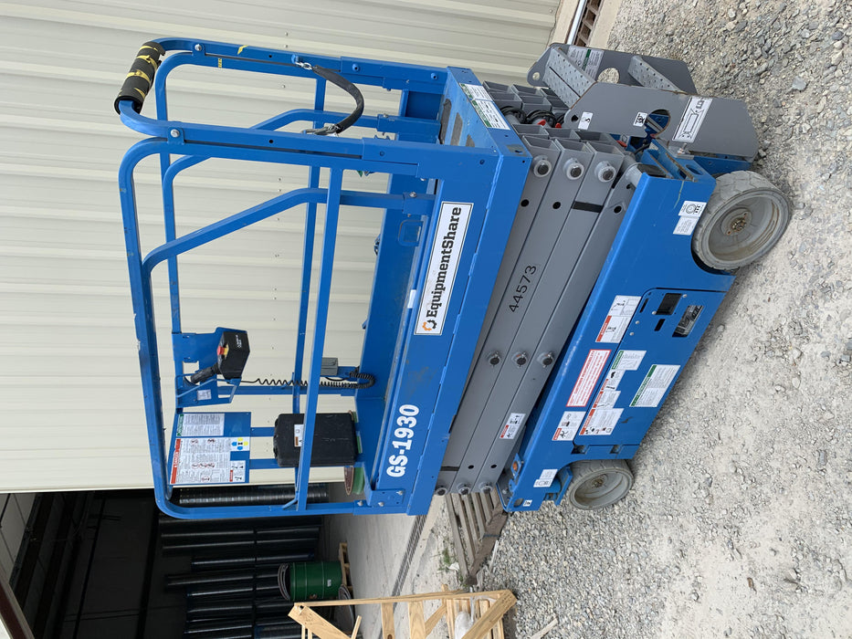 2019 Genie GS-1930 Fixed rails with chain Entry
