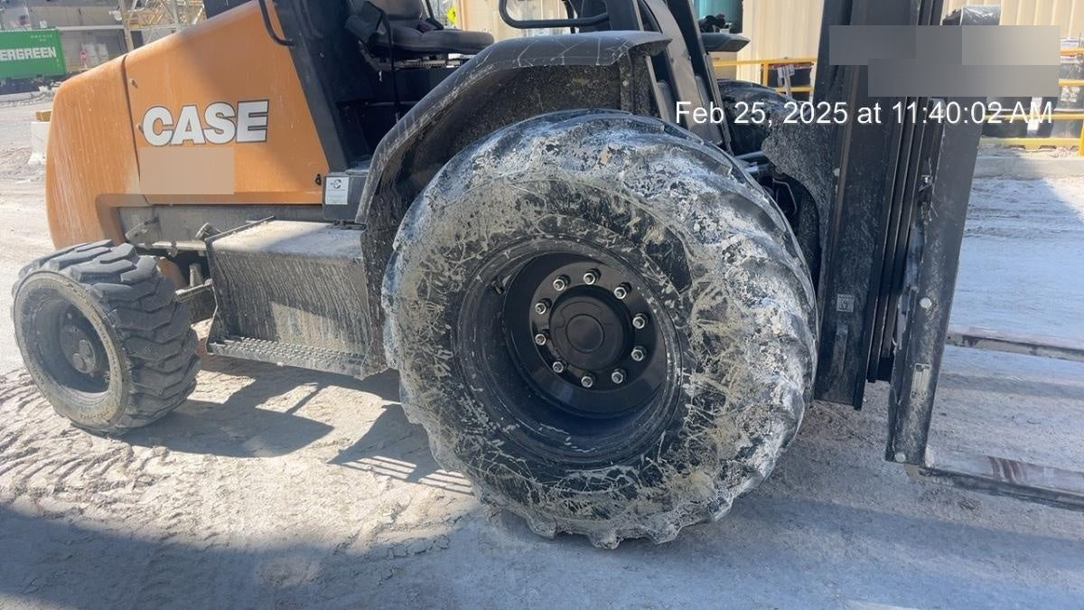 2023 CASE 588H