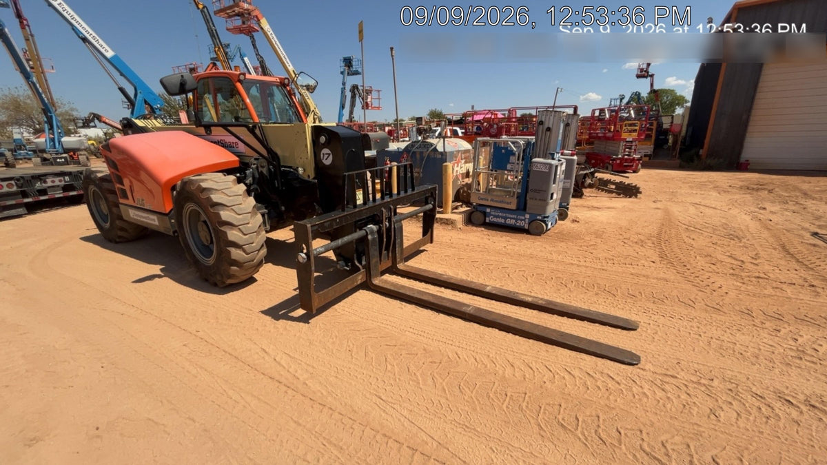2023 JLG 1732