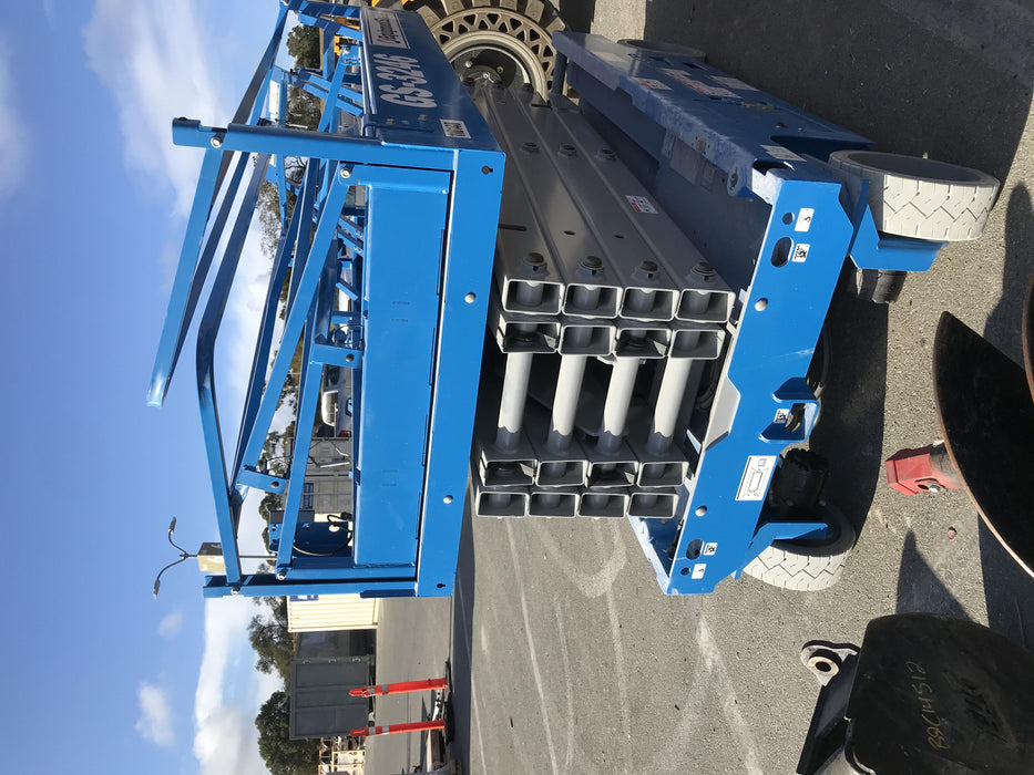 2020 Genie GS-3246 Standard, Folding full height swing gate, 800W Inverter