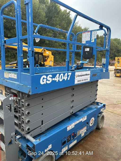 2019 Genie GS-4047 Folding rails with half height swing gate