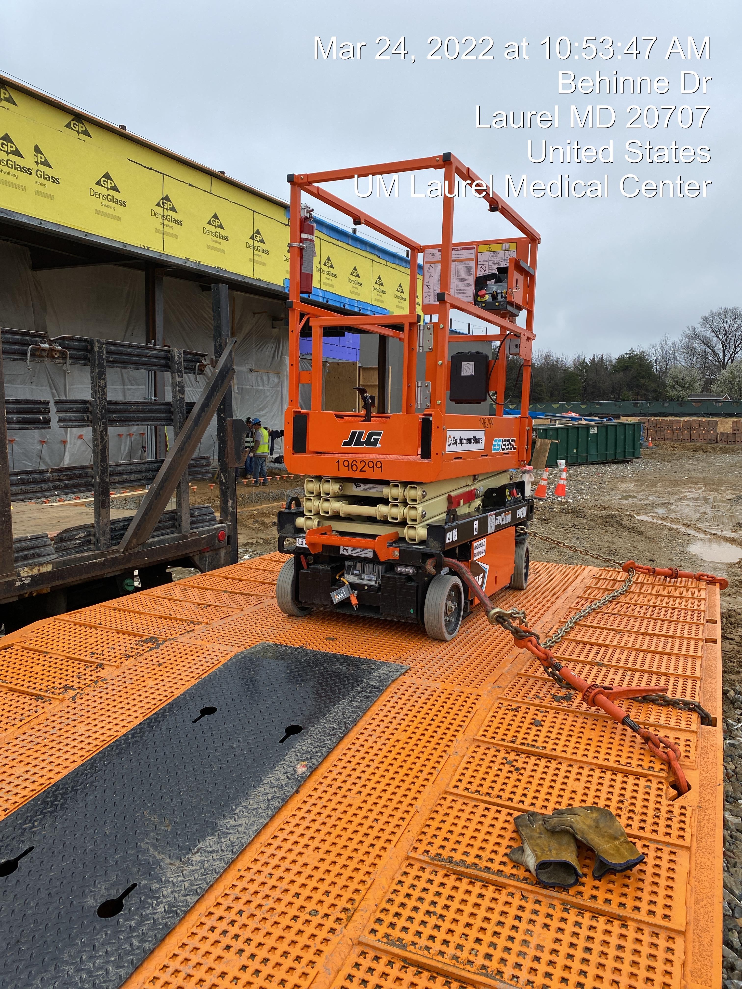 2021 JLG ES1330L
