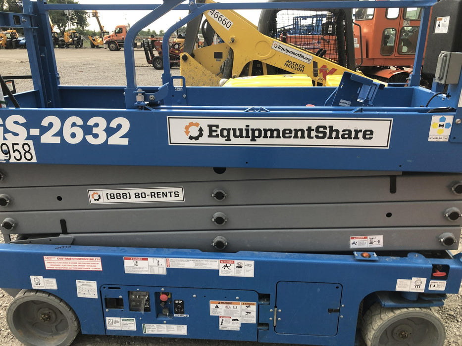 2019 Genie GS-2632 Folding rails with half height swing gate