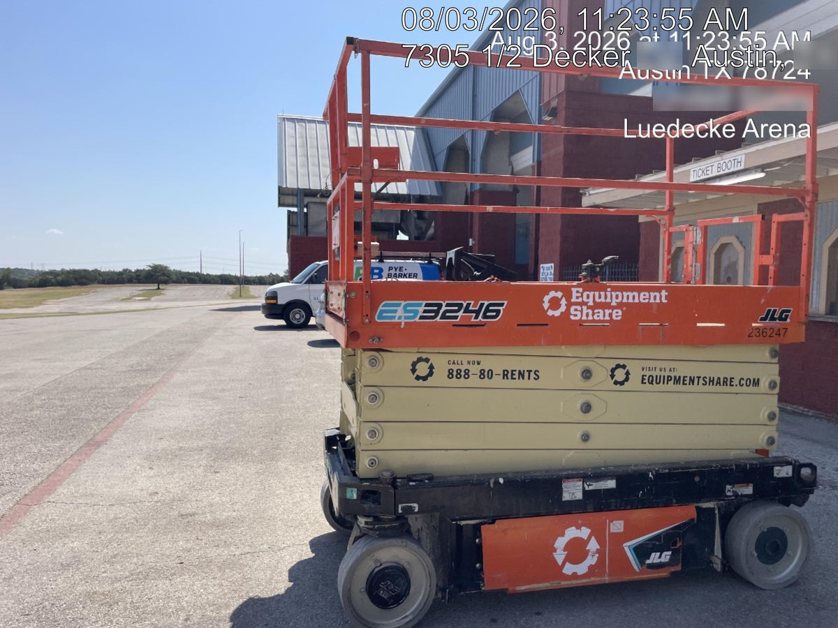 2022 JLG ES3246