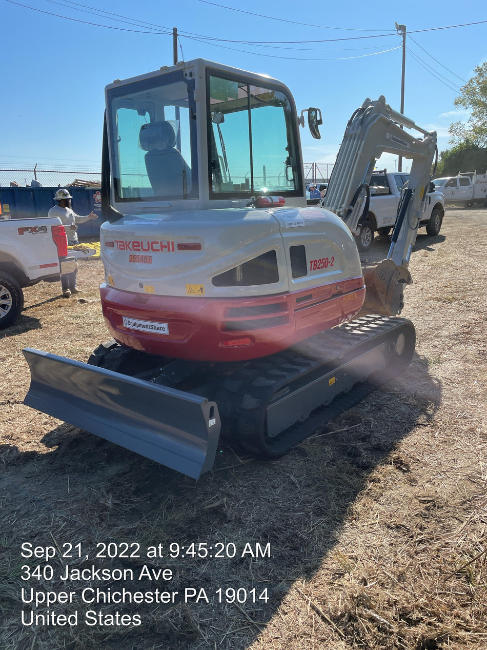 2022 TAKEUCHI TB250-2CR