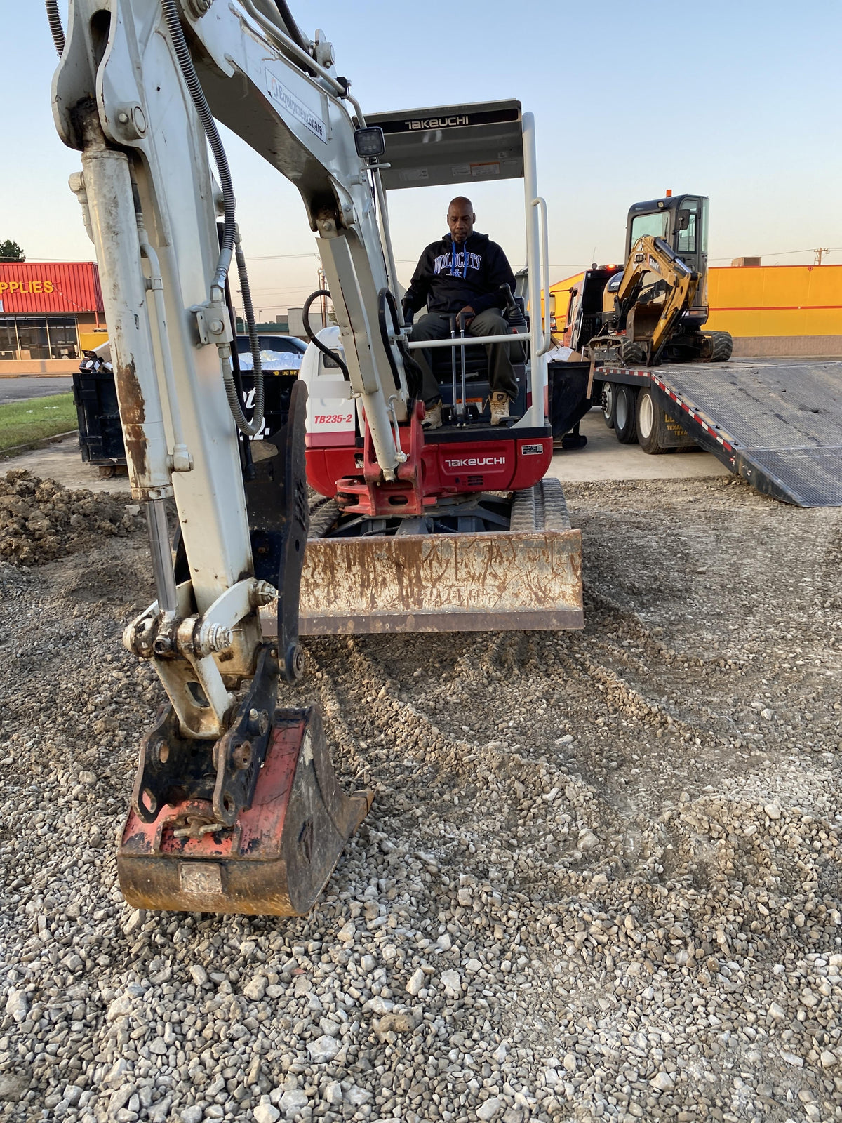 2022 TAKEUCHI TB235-2R