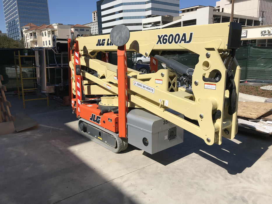 2019 JLG X600AJ
