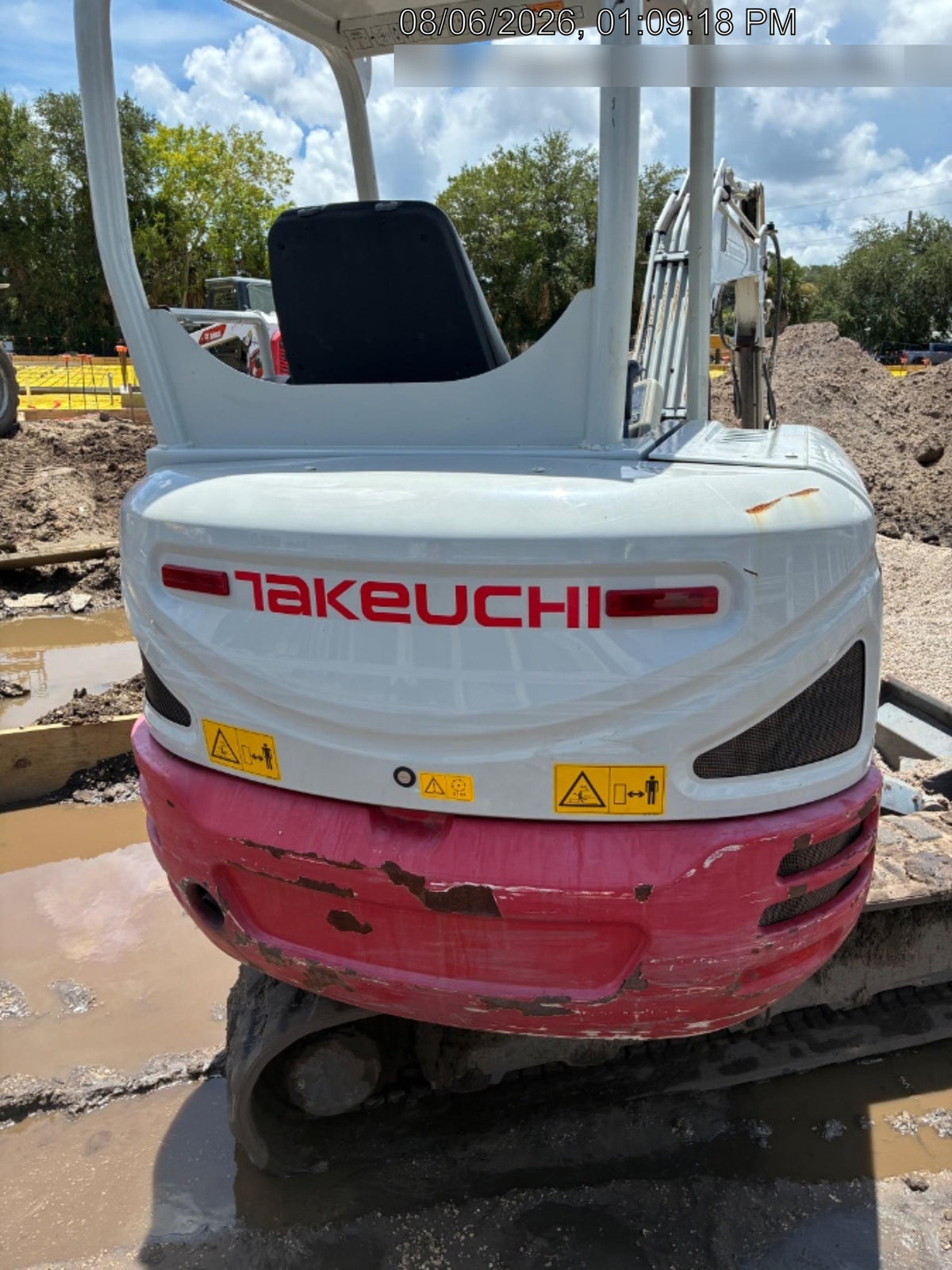 2022 TAKEUCHI TB235-2R