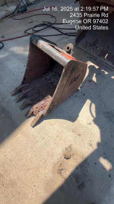 2025 TAKEUCHI 24" Bucket Takeuchi