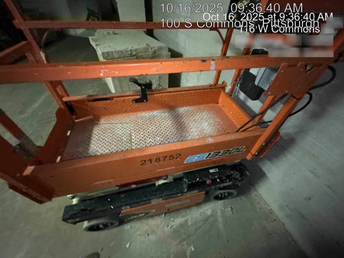 2022 JLG ES1330L