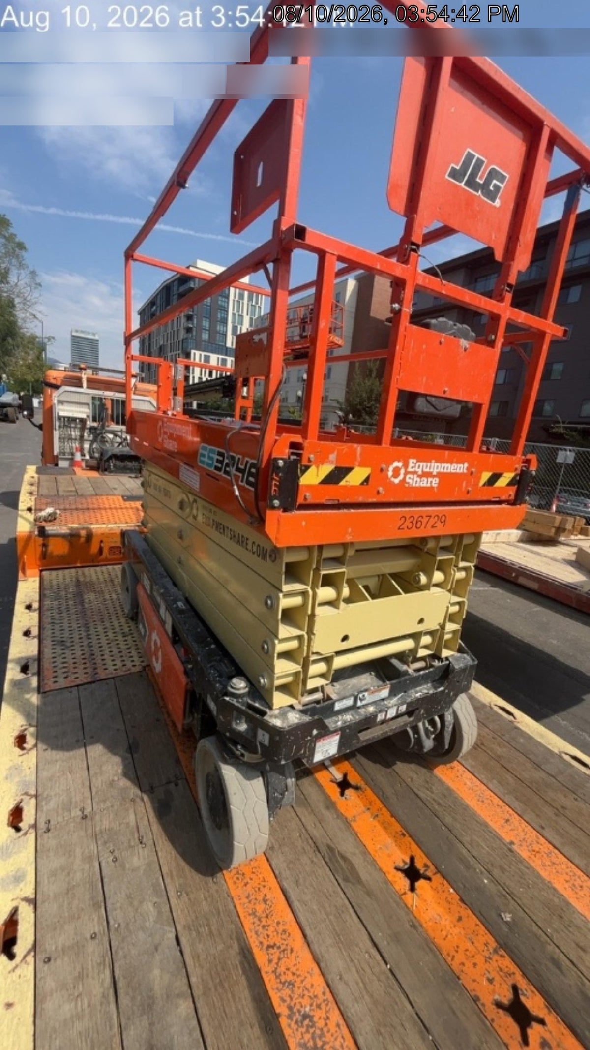 2022 JLG ES3246