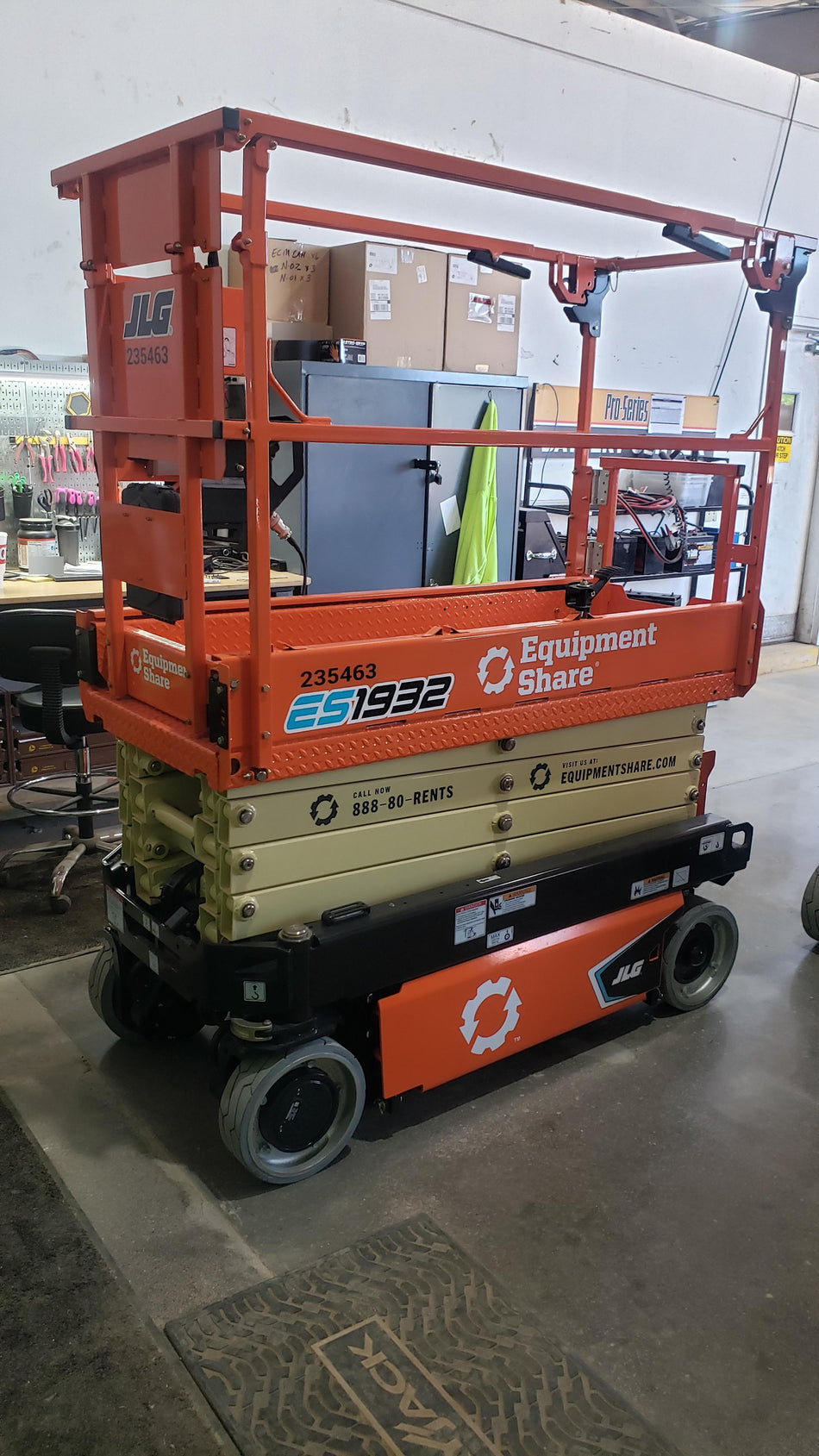 2022 JLG ES1932