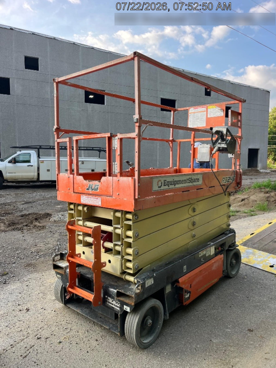 2022 JLG R3246