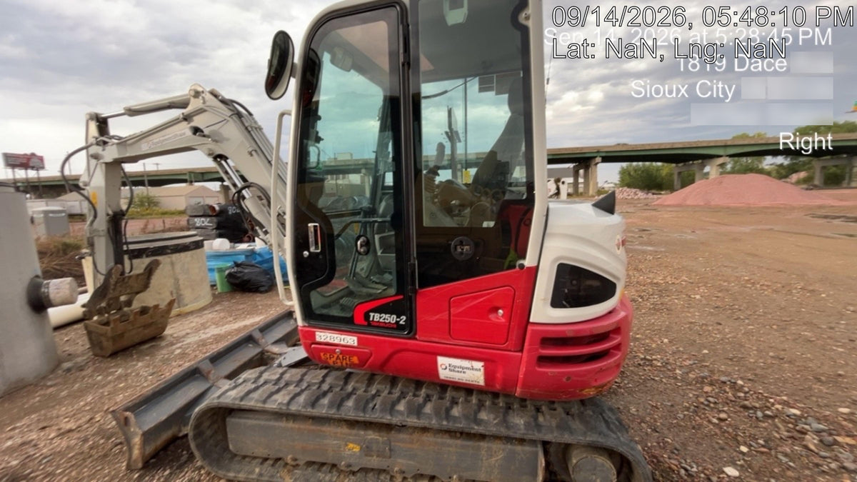 2023 TAKEUCHI TB250-2CR