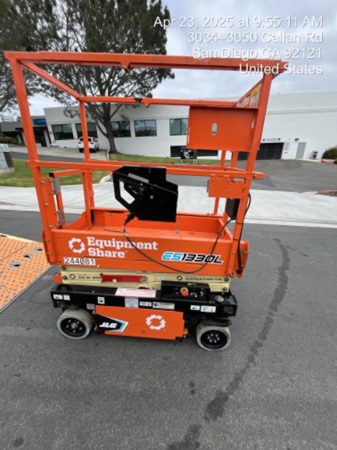 2022 JLG ES1330L