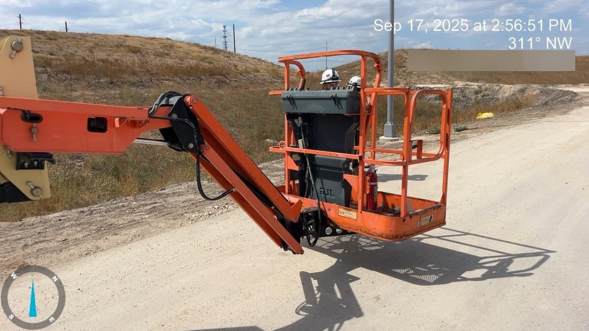 2019 JLG E450AJ