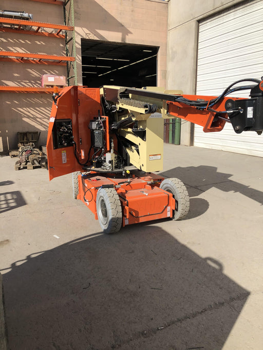 2019 JLG E300AJP