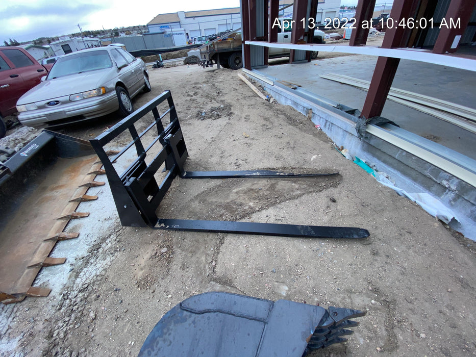 2022 ARROW MATERIAL HANDLING 60" Pallet Forks - Arrow