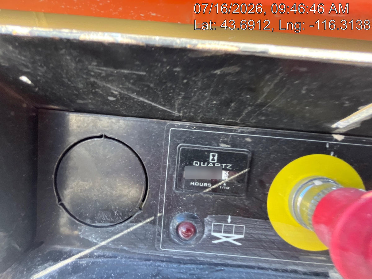 2022 JLG ES1330L