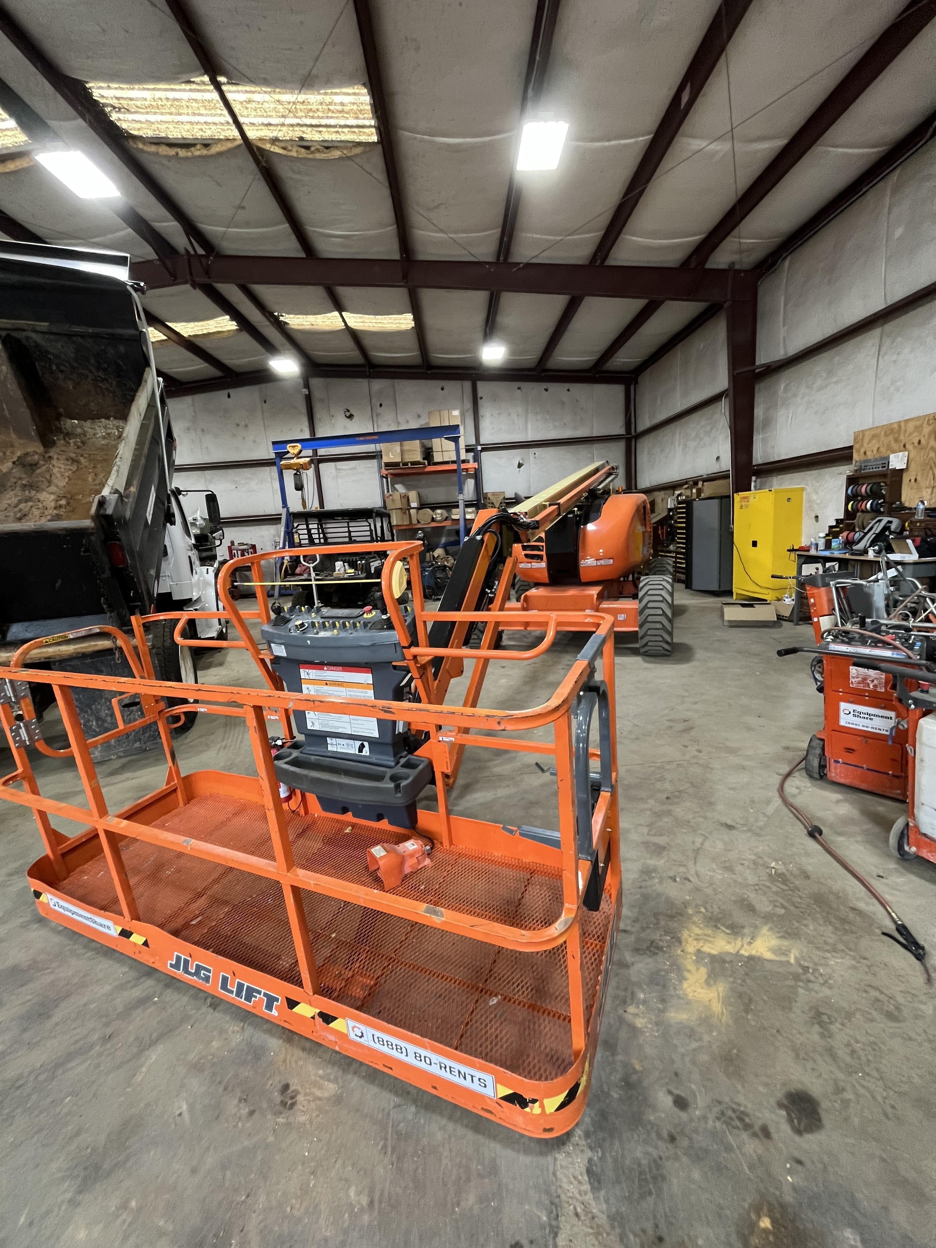 2021 JLG 600AJ