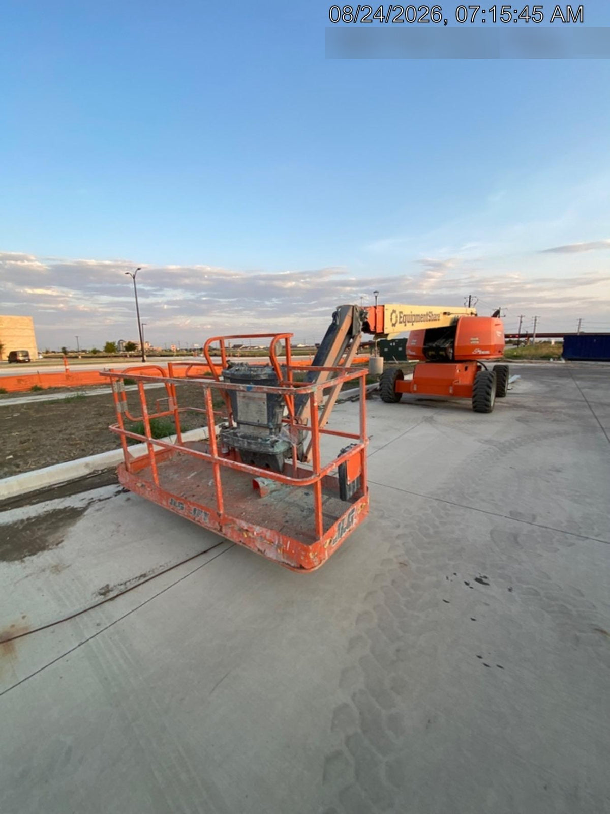2022 JLG 660SJ