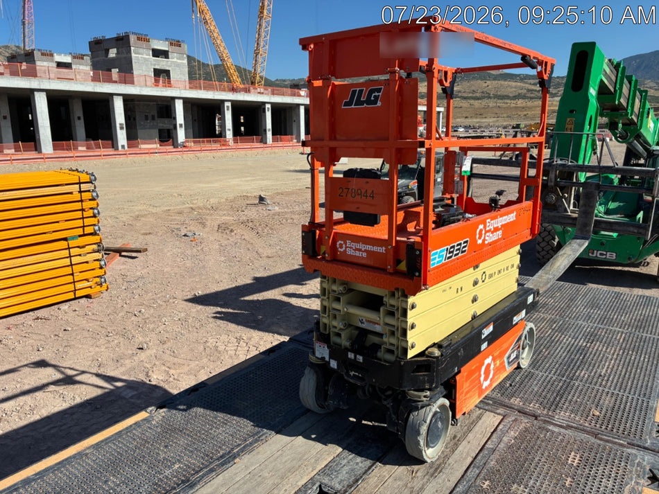 2022 JLG ES1932