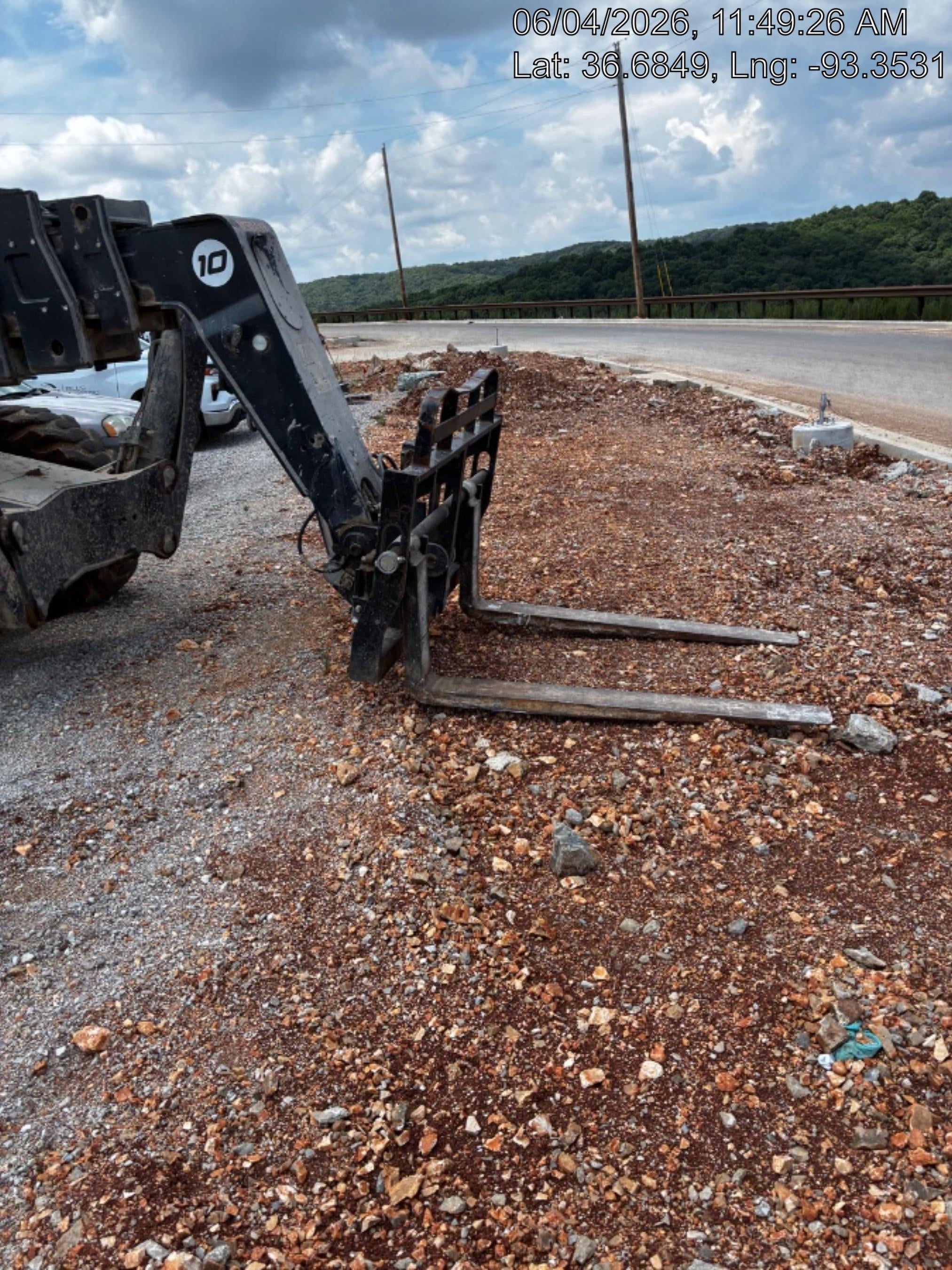 2022 JLG 1075