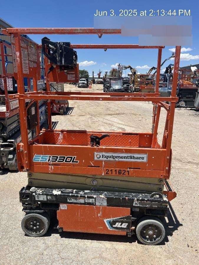 2022 JLG ES1330L