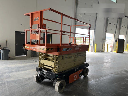 2022 JLG ES3246