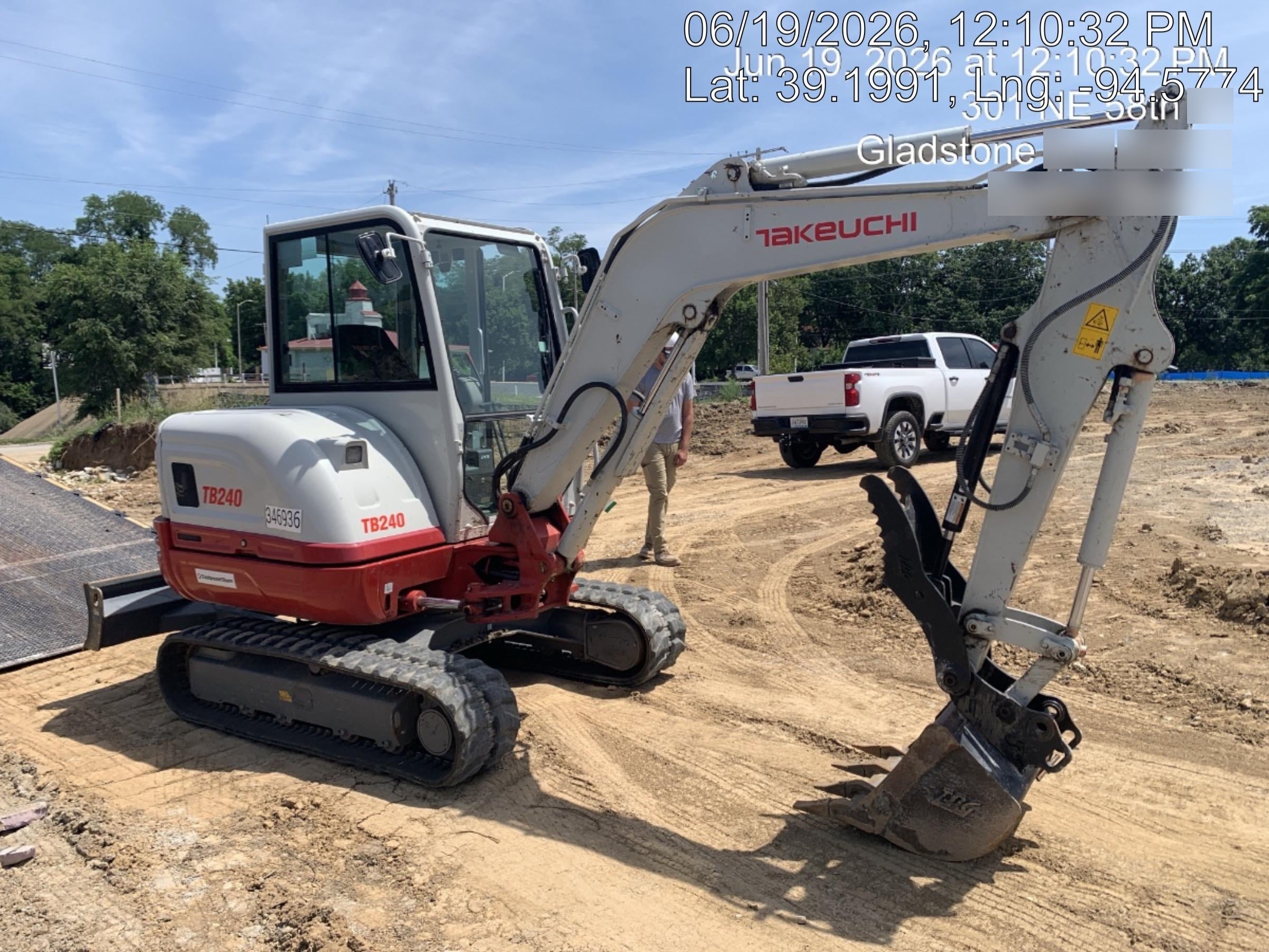 2023 TAKEUCHI TB240-CR