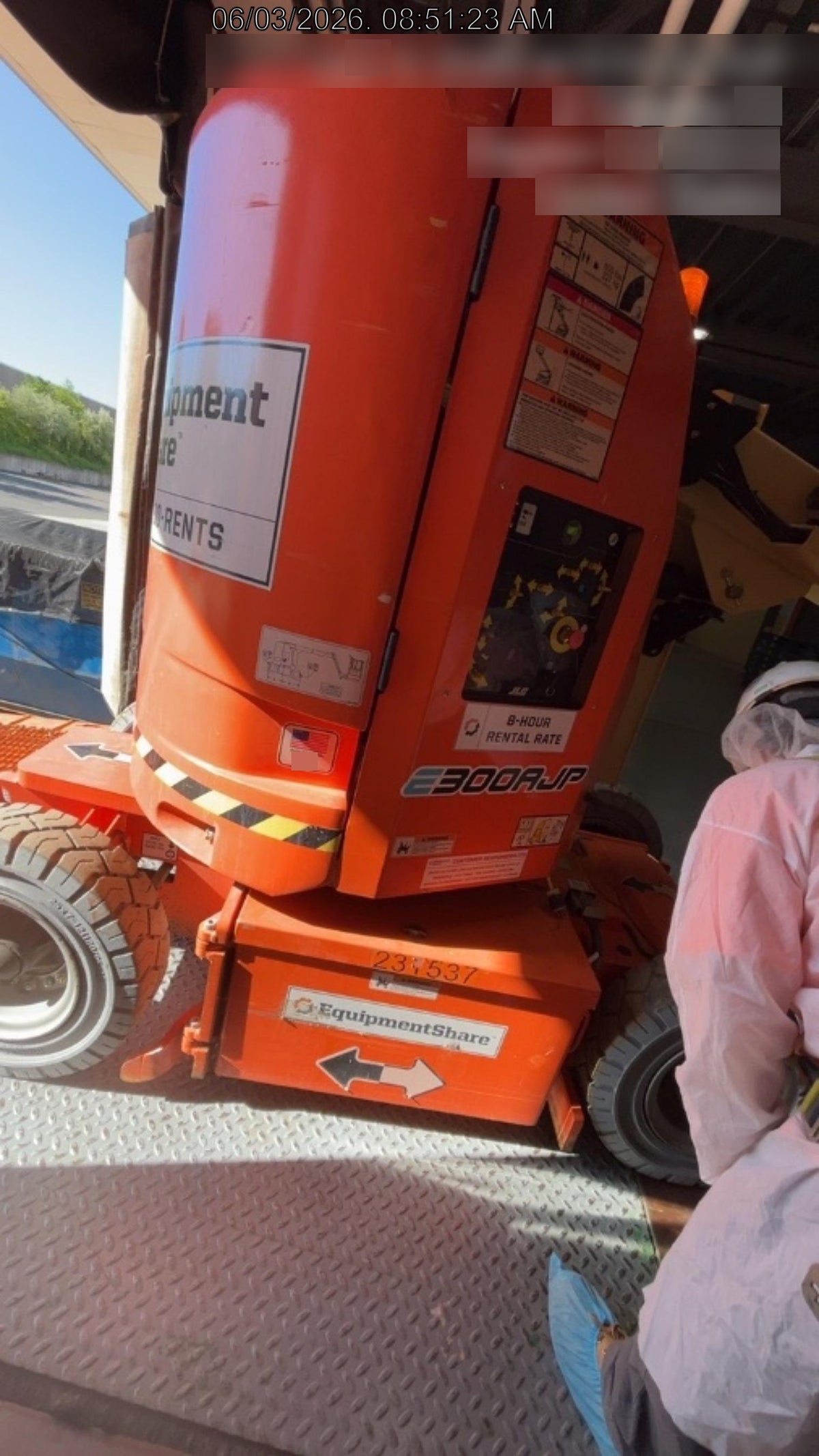 2022 JLG E300AJP