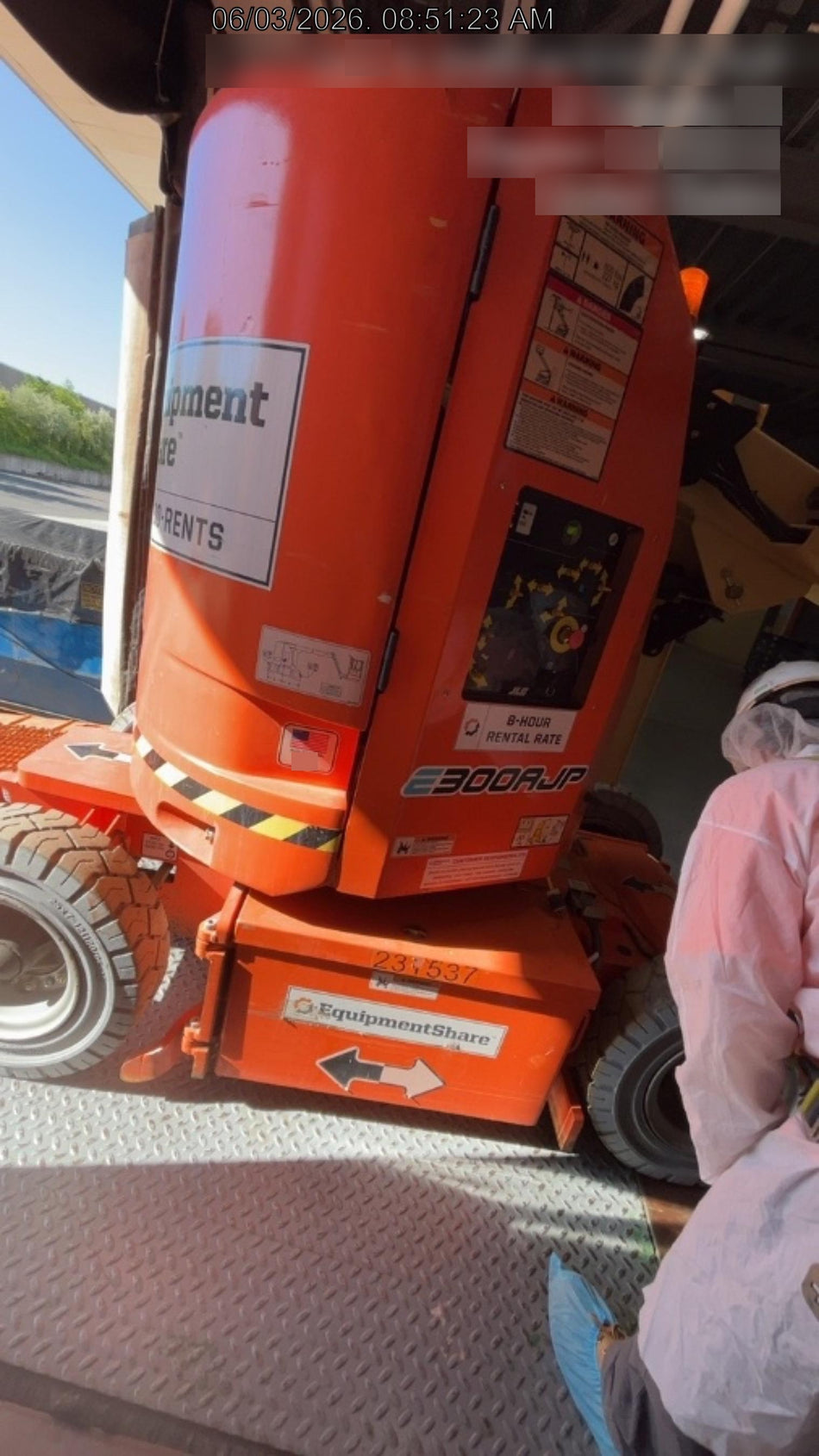 2022 JLG E300AJP