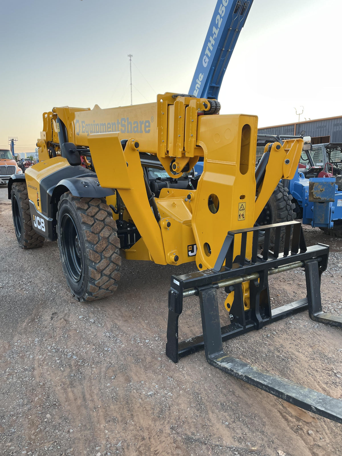 2025 JCB 512-56