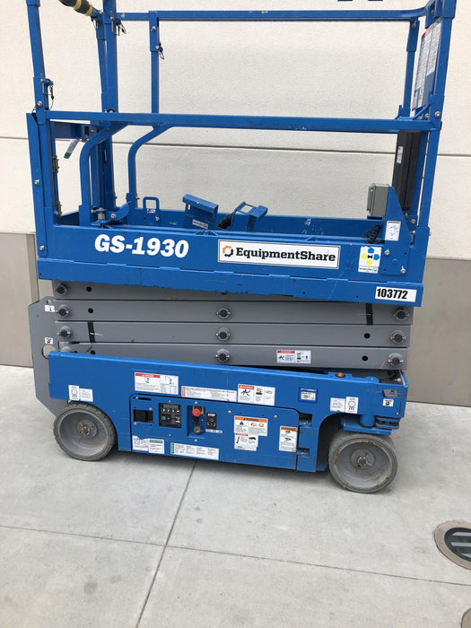 2020 Genie GS-1930 Solid Non Marking Tires, Beacon, Folding rails with half height swing gate, 800W Inverter