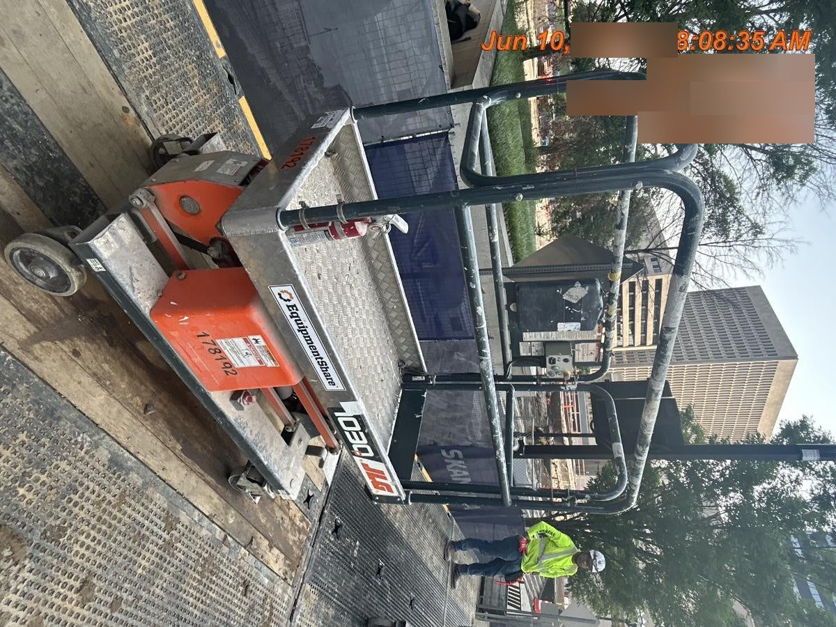 2021 JLG 1030P