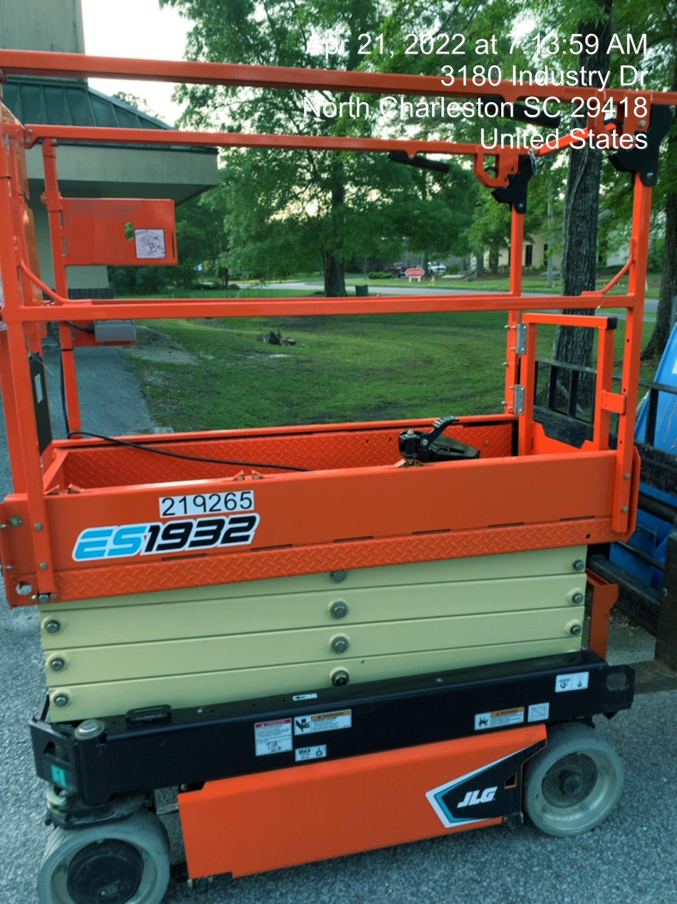2022 JLG ES1932