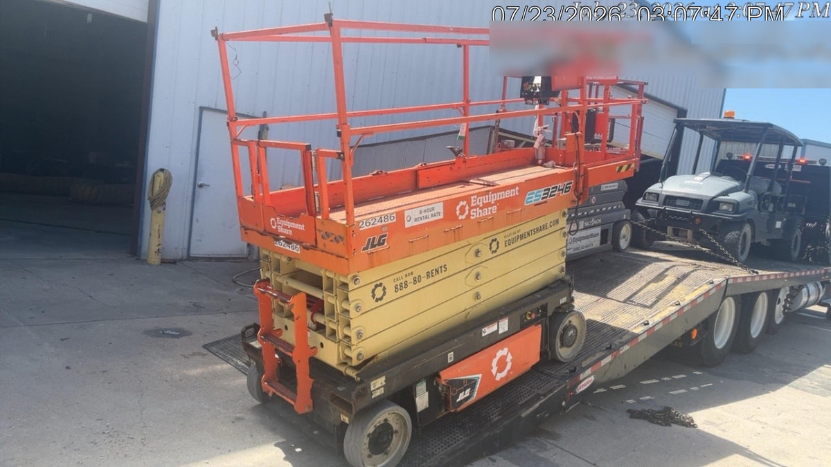 2022 JLG ES3246