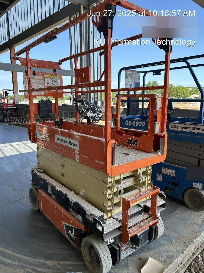 2021 JLG ES1932