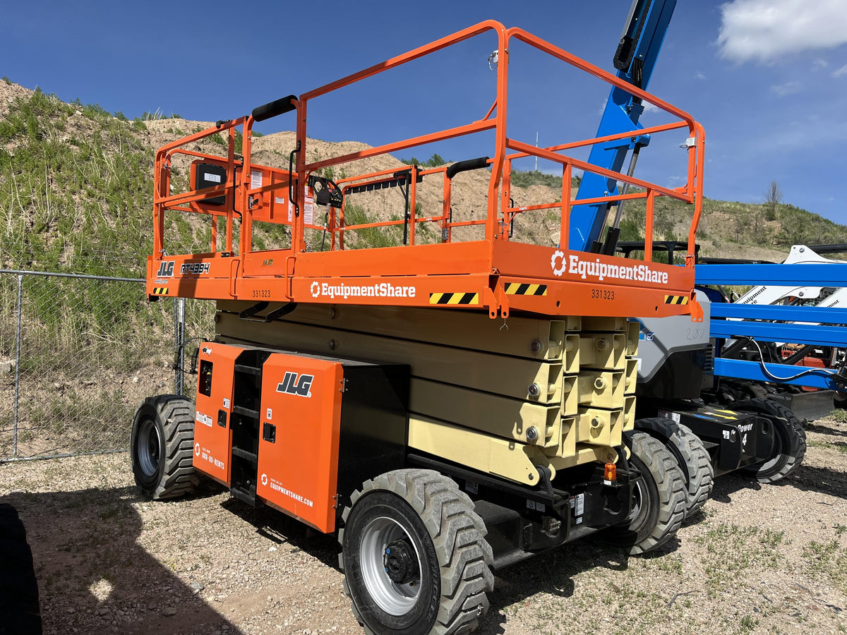 2023 JLG RT4394