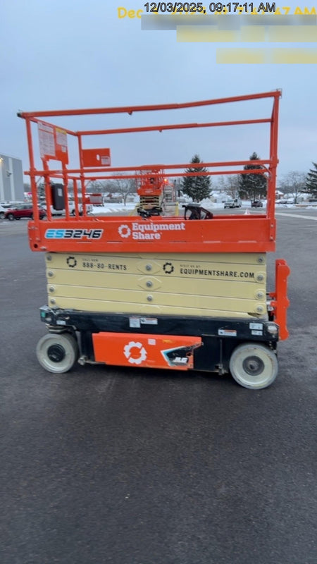 2023 JLG ES3246