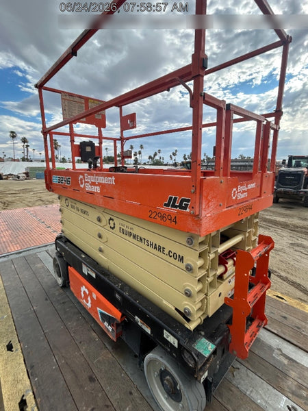 2022 JLG ES3246