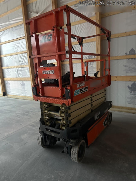 2021 JLG ES1932
