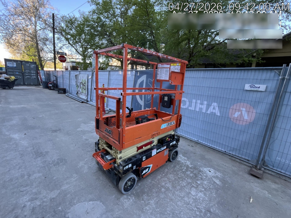 2022 JLG ES1330L