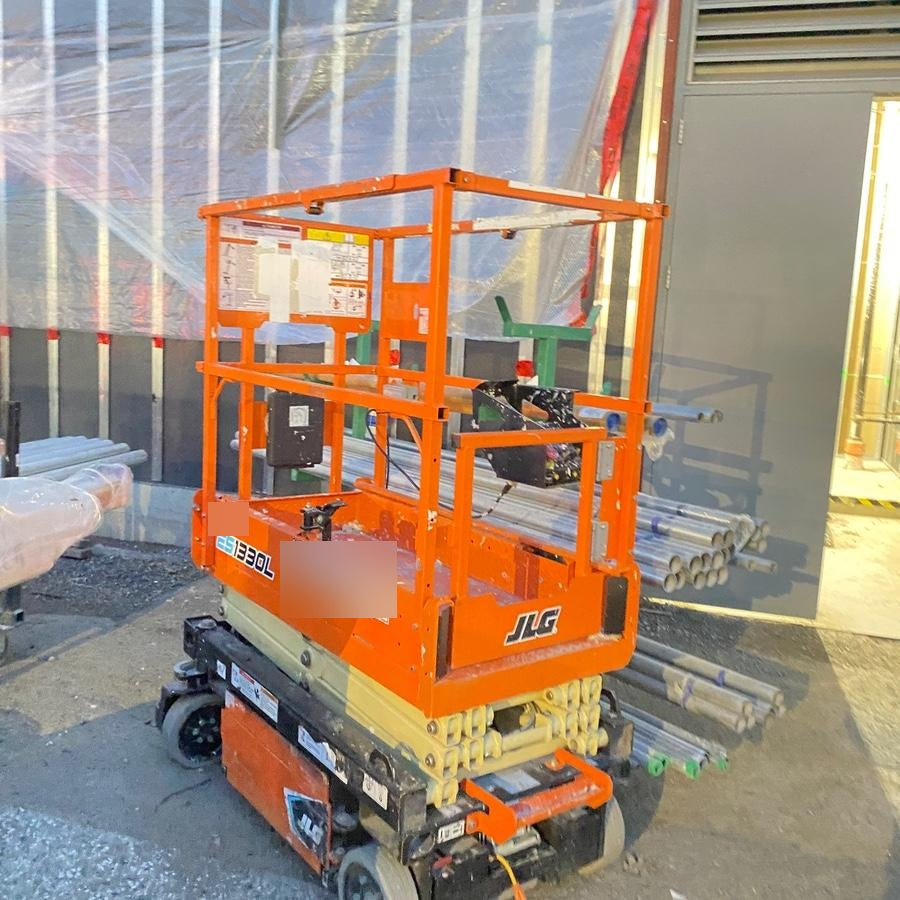 2021 JLG ES1330L