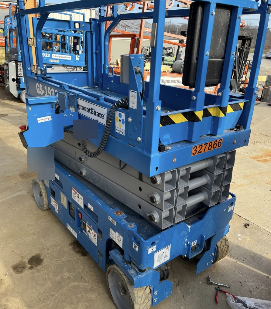 2023 GENIE GS-1932