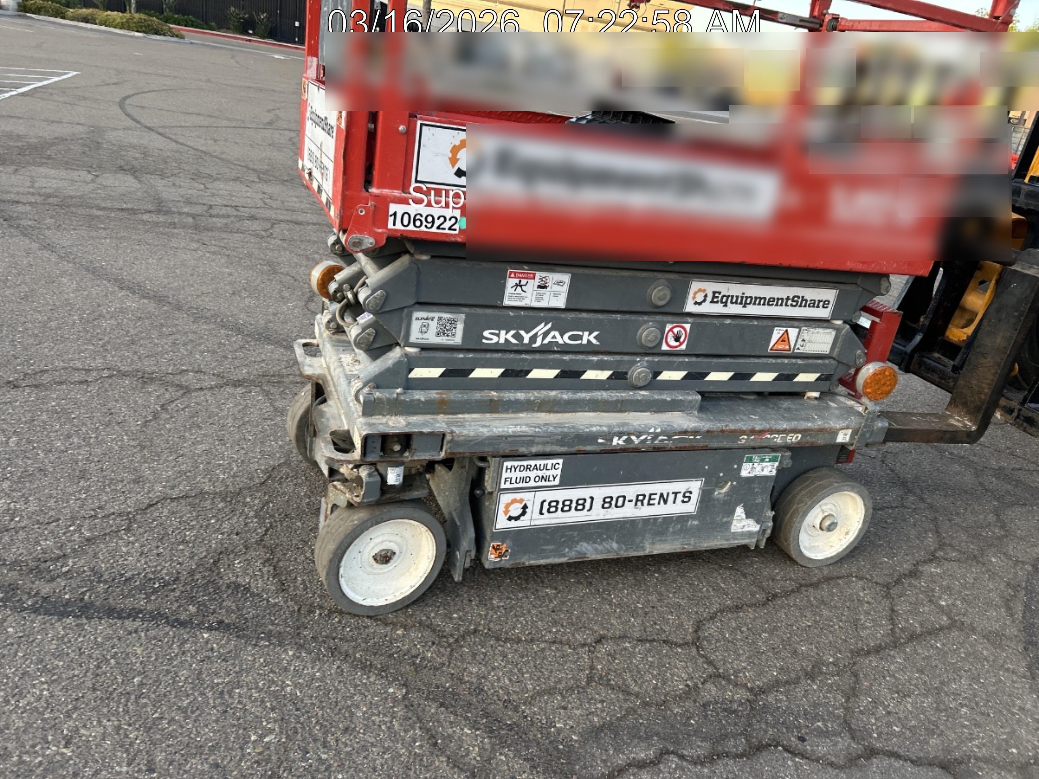 2020 Skyjack SJIII-3219 Solid NM Tires, Half height spring hinged entry gate, Dual Beacons, 800W Inverter