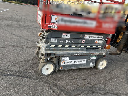 2020 Skyjack SJIII-3219 Solid NM Tires, Half height spring hinged entry gate, Dual Beacons, 800W Inverter