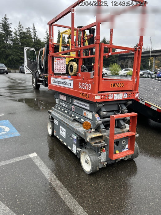 2020 Skyjack SJIII-3219 Solid NM Tires, Half height spring hinged entry gate, Dual Beacons, 800W Inverter